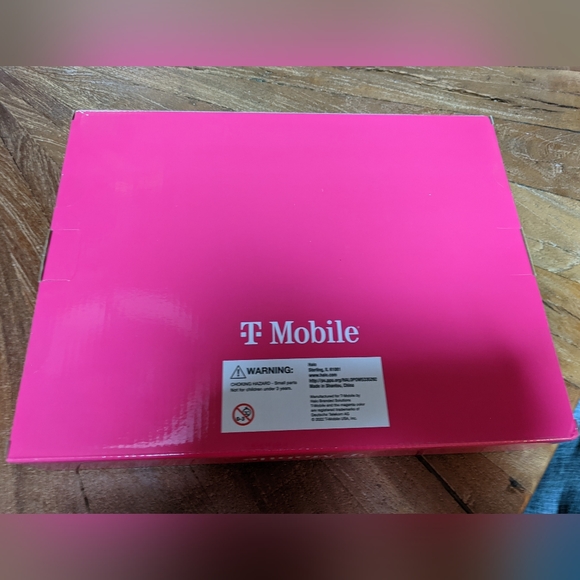 NIB T-Mobile Building Blocks Set - Picture 2 of 2